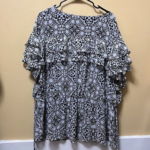 🆕 Lane Bryant Wom Sz 28 Black White Sheer Lined Tiered Sleeve Elastic Waist Top - Picture 2 of 4